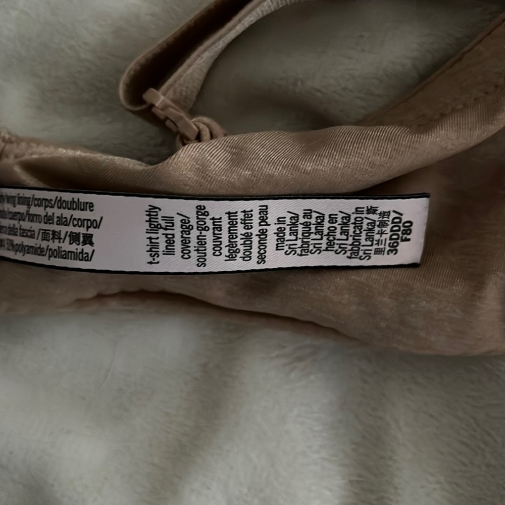Victoria’s Secret lightly lined t-shirt bra